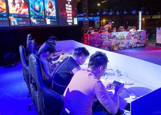 Doinb ：有别的队长问小草包你接单到时候你打训练赛吗？他说不打